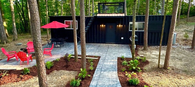 Container Home with Rooftop Deck, Amazing Views, Full Kitchen and Bath, Wi-Fi in French lick