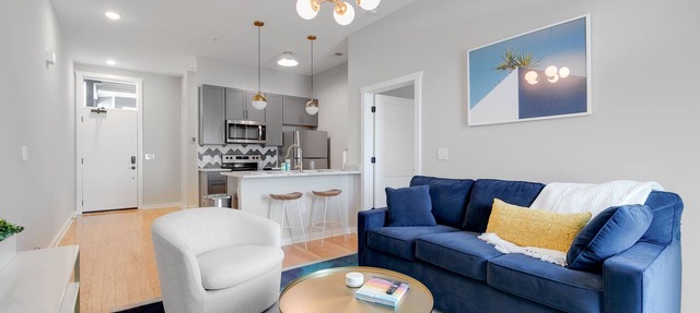 Convenient & Luxe Designer Apt w/King Sized Bed in Richmond