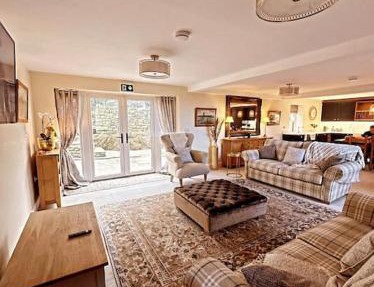 Converted Barn with Hot Tub, The Hayloft. in Carnforth