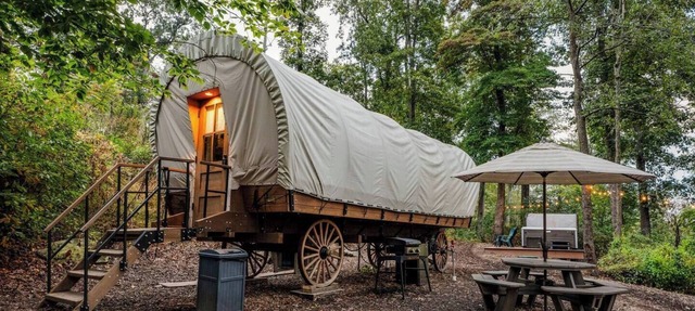 Covered Wagon with Salt Water Hot Tub in Paradise