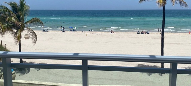 Cozy Beachside Studio Steps from Hollywood Beach! in Hollywood