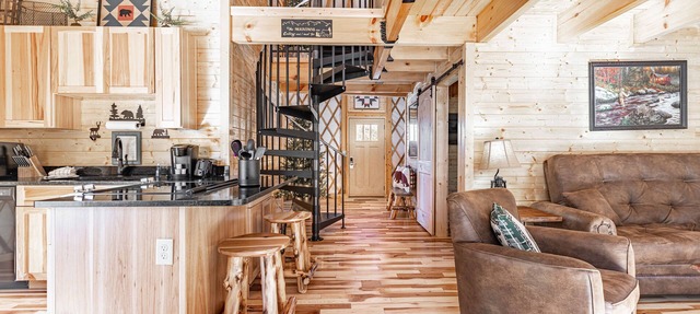 Cozy Blue-Beary great f/couples or small family, Huge Deck w/Privte Hot Tub in Pigeon Forge