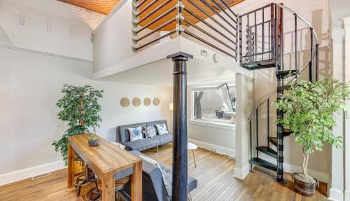 Cozy Boho-Chic Loft ~ 2 Mi to Downtown Cincinnati in Cincinnati