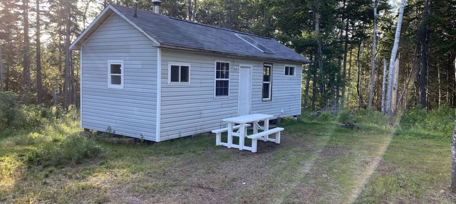 Cozy off grid camp experience in Amherst