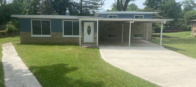Cozy, Spacious, Great Location to amenities in Oak Ridge
