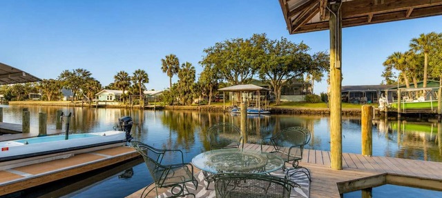Crystal River 4BR - Private Dock - Sleeps 9 in Crystal River