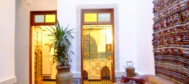 DAR SIENNA ARTIST’S HOUSE. YOUR HOME IN THE HEART OF FEZ MEDINA inc breakfast in Fez