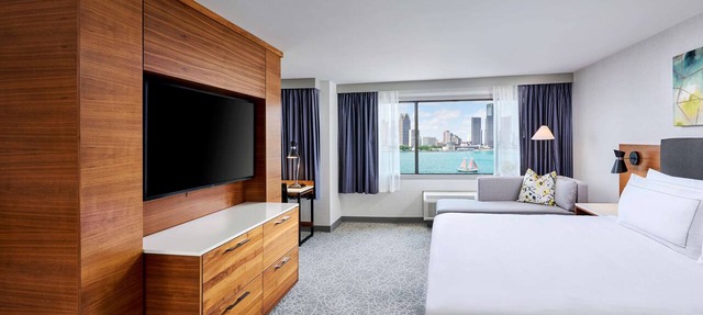 DoubleTree by Hilton Windsor Hotel & Suites in Windsor