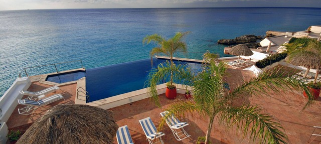 Dramatic Oceanfront Condo with Double Master Suites in Cozumel
