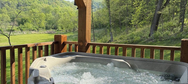 Dwelling Place - Shalom Cabin with private hot tub, Shalom Cabin in Gays Mills