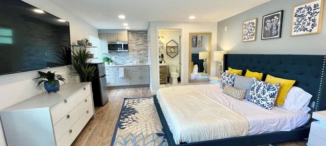 East Boca Studio Guest House 1 Mile to Beach in Boca Raton
