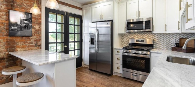 Elegant Cincy-View Condo - Minutes from Downtown in Covington