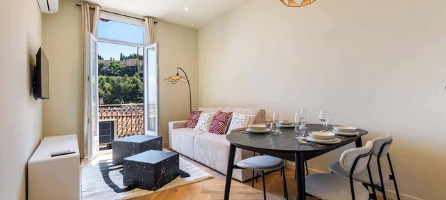 Elegant one-bedroom apartment with sea view at the gateway to Monaco in Beausoleil