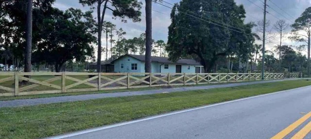 Entire 4 bedroom farm house on 2 acres Sleeps 8 in West Palm Beach