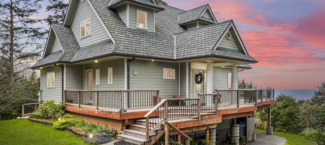 Epic ocean views w/easy walk to beach from this pet-free private retreat! in Gold Beach