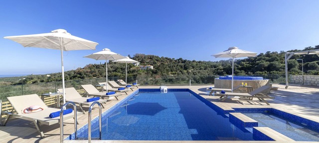 Etesians Villa, Heated Pool & Spa Whirlpool, BBQ in Rethymno