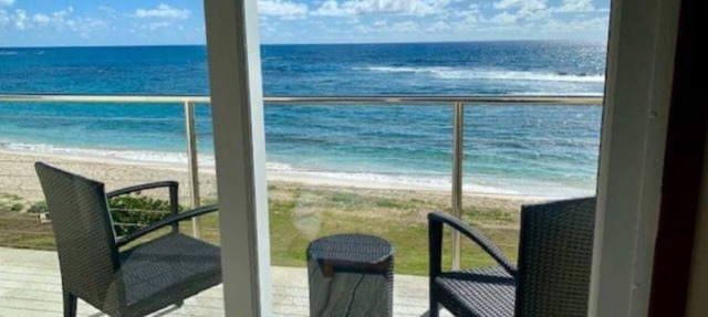 EXCEPTIONAL APARTMENT FACING THE SEA in Saint-Martin