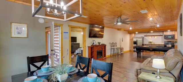 Expansive Mtn-view Ellijay Cabin: Private Hot Tub in Ellijay
