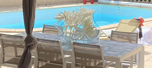Family holiday property up to 20p with gites 2kms from the Pont du Gard in Castillon-du-Gard