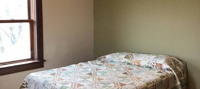 Farmhouse stay the Driftless way 3 mi from VRQ: walking trails, yoga room, views in Viroqua