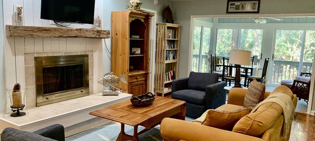 Favorite cottage - large kitchen and renovated bathrooms, sunroom in Kiawah Island