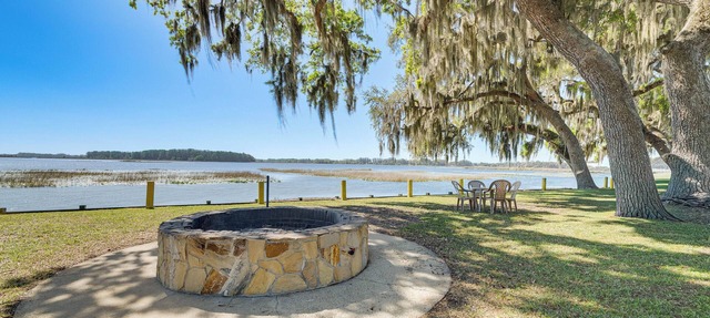 Fish & Float Lakeside! Hernando Cabin in Hernando