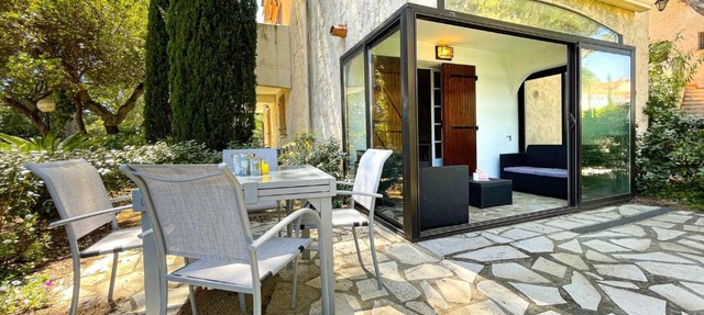 Flat With Veranda On The Ground Floor Of A House in Fréjus