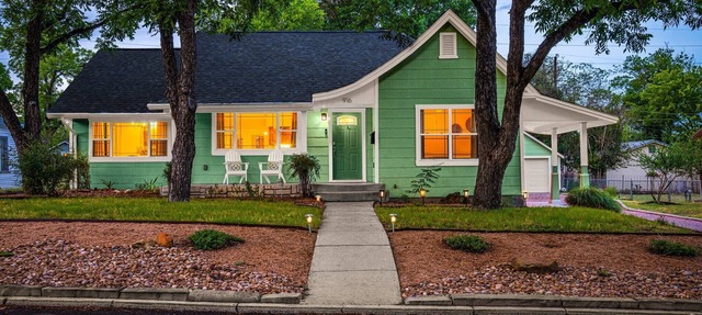 Garden Oasis Home with Hot Tub, Game Room, Full Kitchen in Kerrville