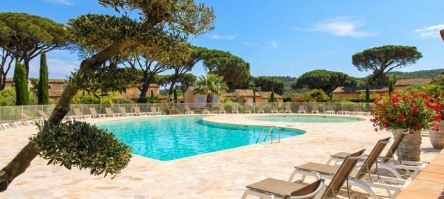 GASSIN/LES PARCS DE LONGAGNE: 3-BEDROOM HOUSE IN SECURE DOMAIN WITH POOL in GASSIN