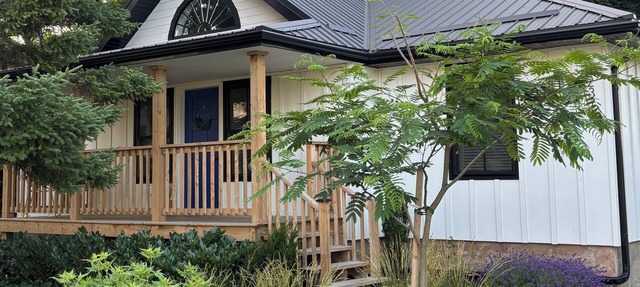 Gorgeous Gem in Niagara’s Wine Country in Niagara Falls