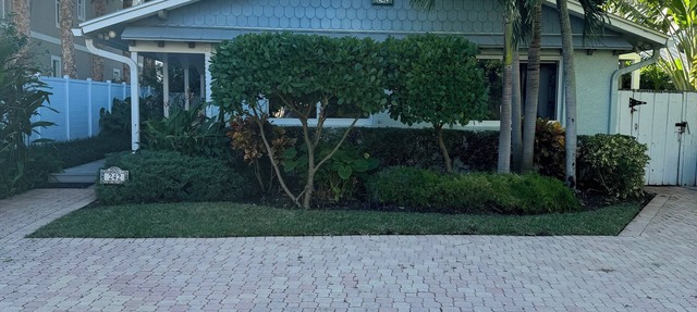 GREAT LOCATION! Clean, cozy, and comfortable! Walk downtown and to beach! in Delray Beach