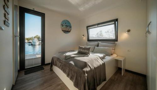 Havel River Houseboat in Zehdenick