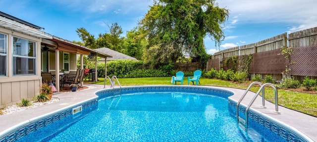Heated Pool! Only 4 Miles to Downtown, 5 Miles to Beach, 1 Mile to Boat Ramp, $300 in Free Tickets! in St. Augustine
