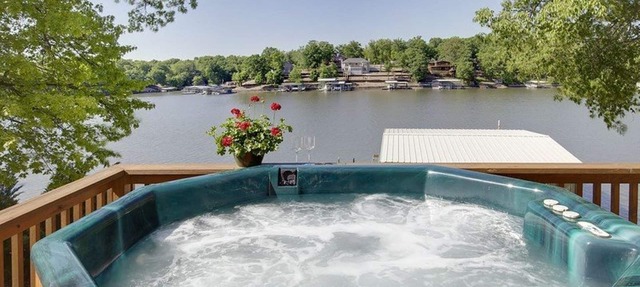 Hillcrest - Ideal Family Retreat with Hot Tub and Great Water Views. 39 MM in Sunrise Beach