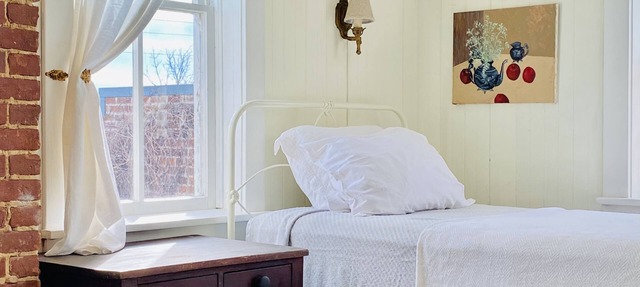 Historic BLUE RIBBON upstairs apartment full breakfast included in BR cafe in Spring Grove