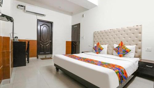 Hotel Lazy - Near Central Market in New Delhi