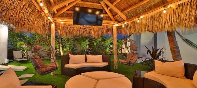 Huge Cove Home w Tiki and Spa+ Bikes, Minutes to Ocean in Deerfield Beach