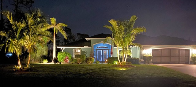 IMMACULATE well furnished home, heated pool, close to beaches! New paint! in Rotonda West