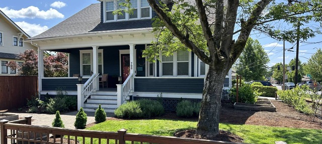 Incredible Central Newberg Location, Dog Friendly, Fully Fenced Yard, Entirely Updated, Next to Park in Newberg