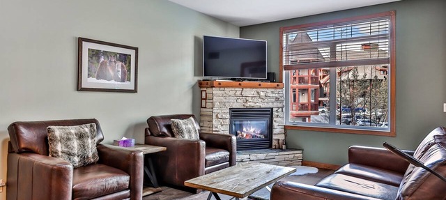 Inviting Condo – Hot Tub & Relaxing Atmosphere! in Canmore