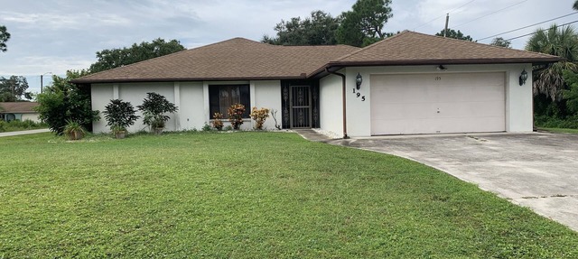 Inviting Venice Home with Old Florida Charm Close to Everything in Venice