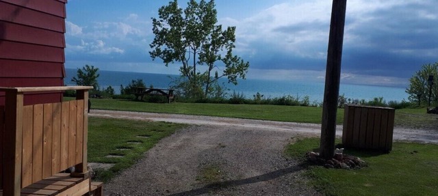 Lakefront 2 Bedroom Cottage For Rent in Colchester