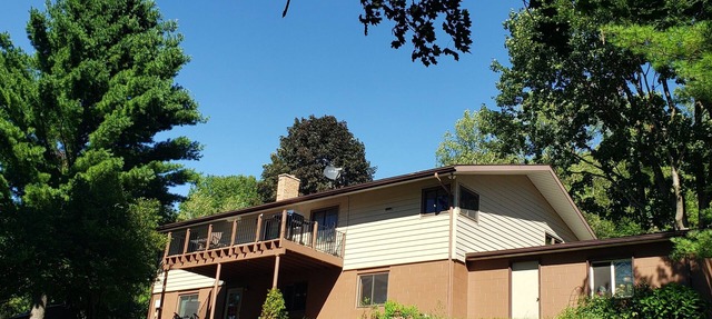 Large Secluded Country Home Minutes from Town in La Crosse
