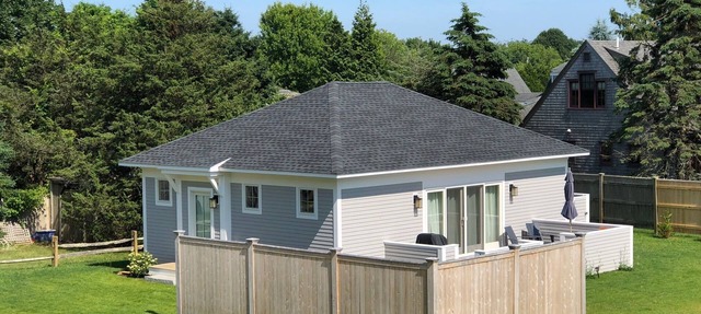 Light-Filled Romantic Cottage Close to Village, Beach, Bike Path, Nature Trails in Edgartown