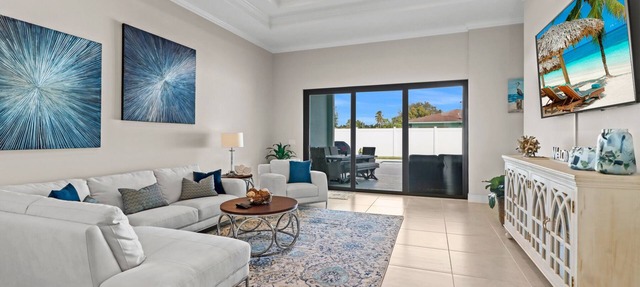LimitedTime Special Offer New Vanderbilt Beach Home Heated Saltwater Pool & Spa in Naples