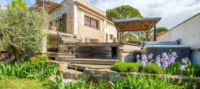 Loft 50m² au calme avec vue splendide piscine in Les Adrets-de-l'Estérel