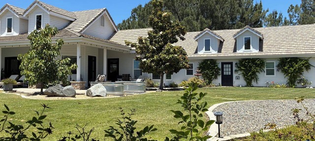 Lux Vineyard Escapes- Hilltop Farmhouse in Temecula