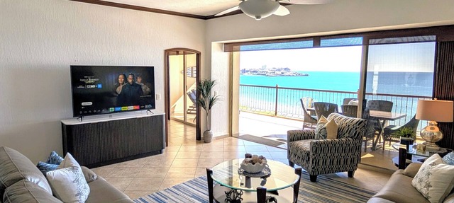 Luxe Beachfront 2BR Condo - Stunning Views & Premium Upgrades - Recently Updated in Puerto Penasco