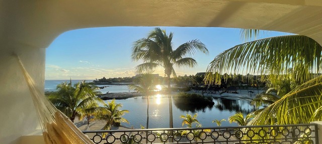 Luxurious beachfront condo on Riviera Maya, 2 bdrm, large balconies, 1575 sq ft in Puerto Aventuras