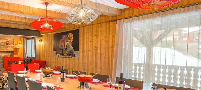 Luxurious chalet - close to the centre, private sauna and spa, large open spaces in Châtel